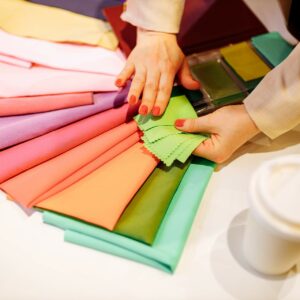 Shayla vous propose son service de conseil en colorimétrie pour trouver les harmonies qui vous mettent le mieux en valeur