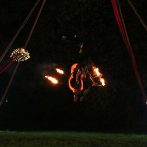 SPECTACLE TISSU AERIEN ET FEU - HALLOWEEN - 31E FLAMME-COMPAGNIE SHAYLA _ISABELLA DELLE CASTELLE (17).JPG