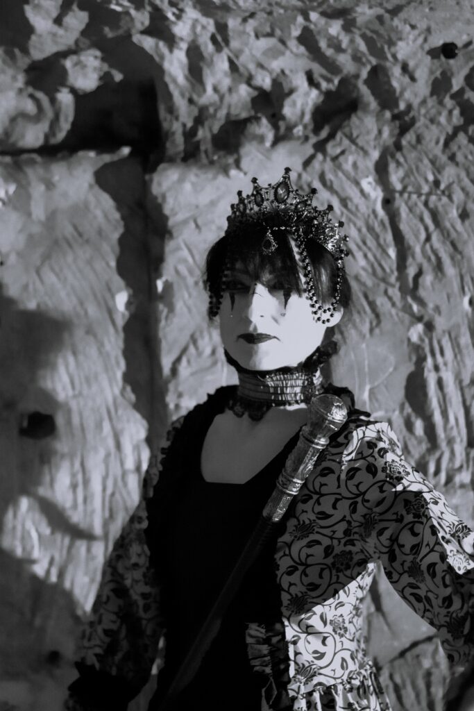 ISABELLA-DELLE-CASTELLE-4-scaled.jpg-maitre de ceremonie